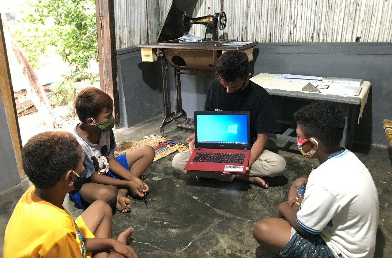 Pertamina Foundation Bagikan 50 Laptop Untuk Pembelajaran Jarak Jauh